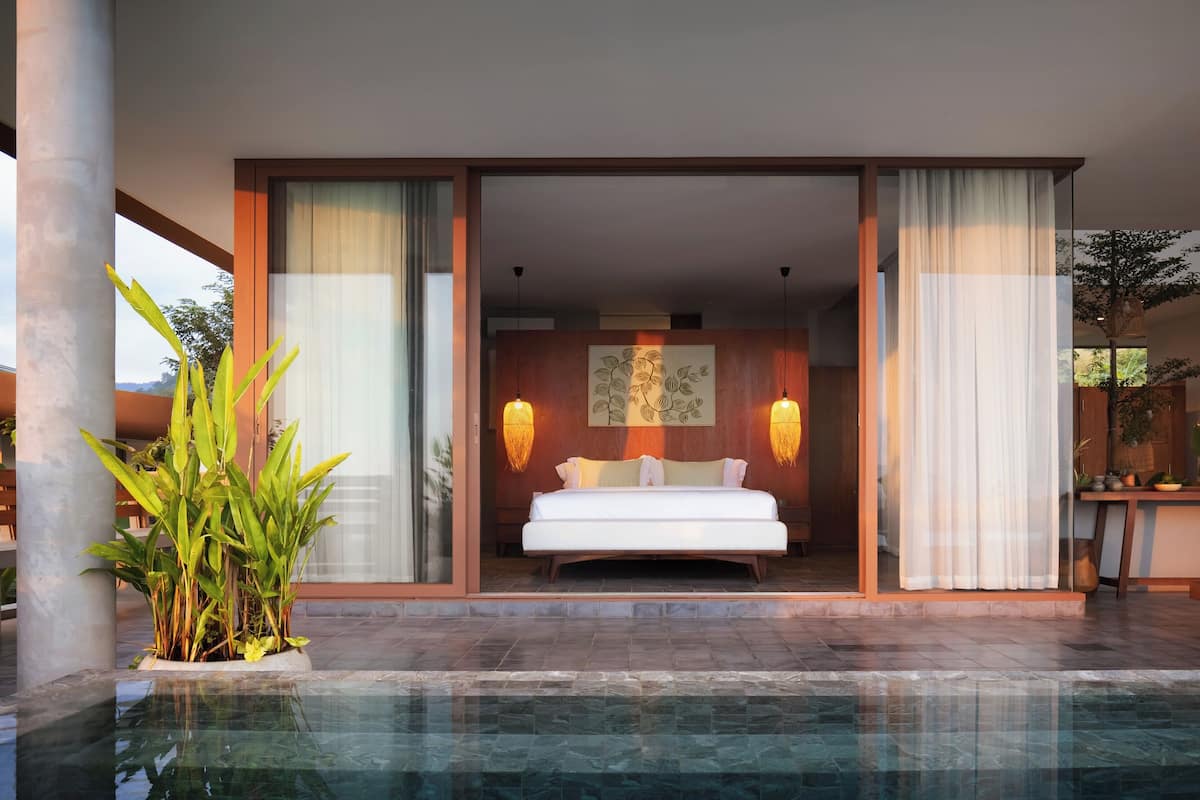 Premium bedding, minibar, free WiFi, bed sheets