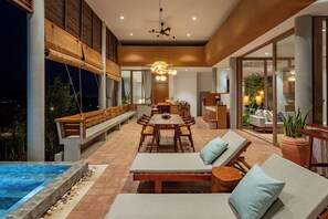 Damnak Veyo: Two Bedrooms | In-room dining