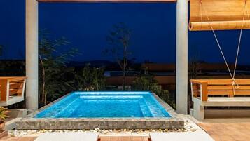 7 indoor pools