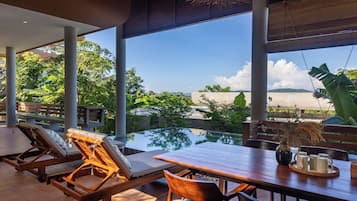 Damnak Kiri: Three bedrooms | Premium bedding, minibar, free cribs/infant beds, free WiFi