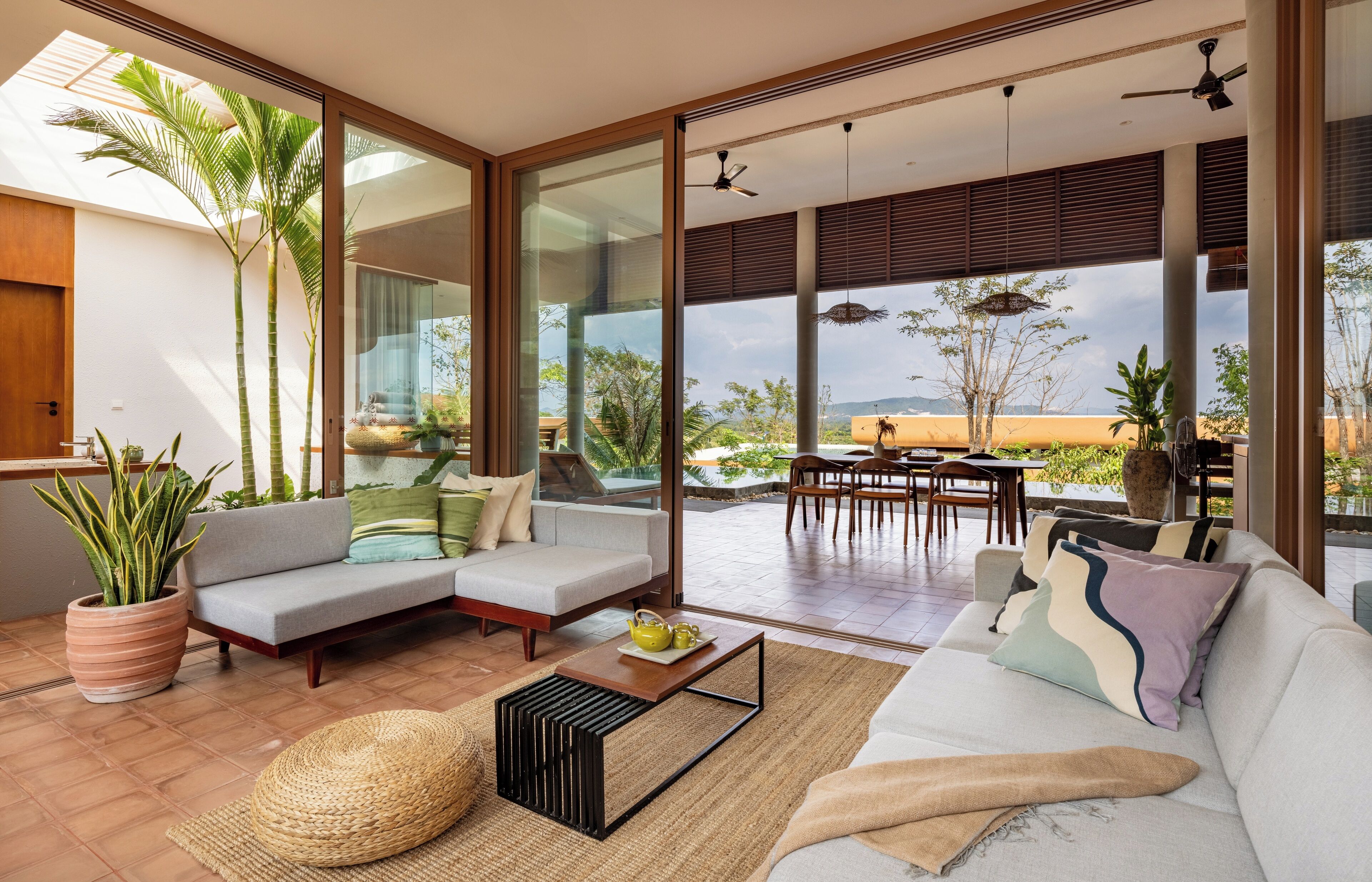Damnak Veyo Soriya: Three bedrooms | Living room | 42-inch LCD TV with cable channels