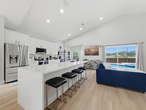 Fridge, microwave, oven, stovetop - Family-Friendly 5-Bedroom Pool & Waterfront Sanctuary in Kissimmee. (Kissimmee)