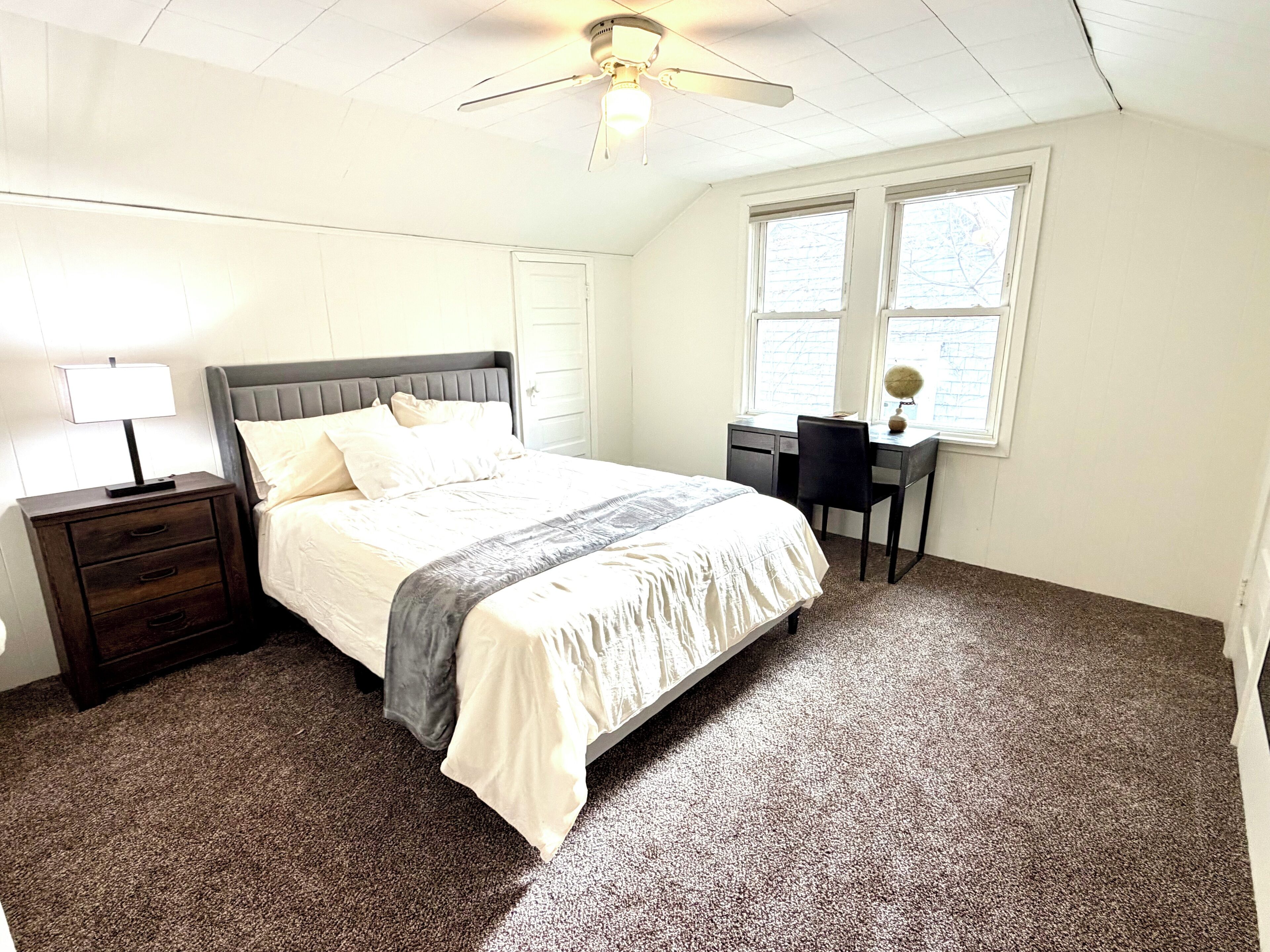 3 bedrooms, desk, iron/ironing board, free WiFi