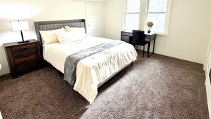 Room - Urban Hideaway
Como, U of M, Stadiums, downtown Mpls & St Paul, MOA, MSP AirPort (Minneapolis)
