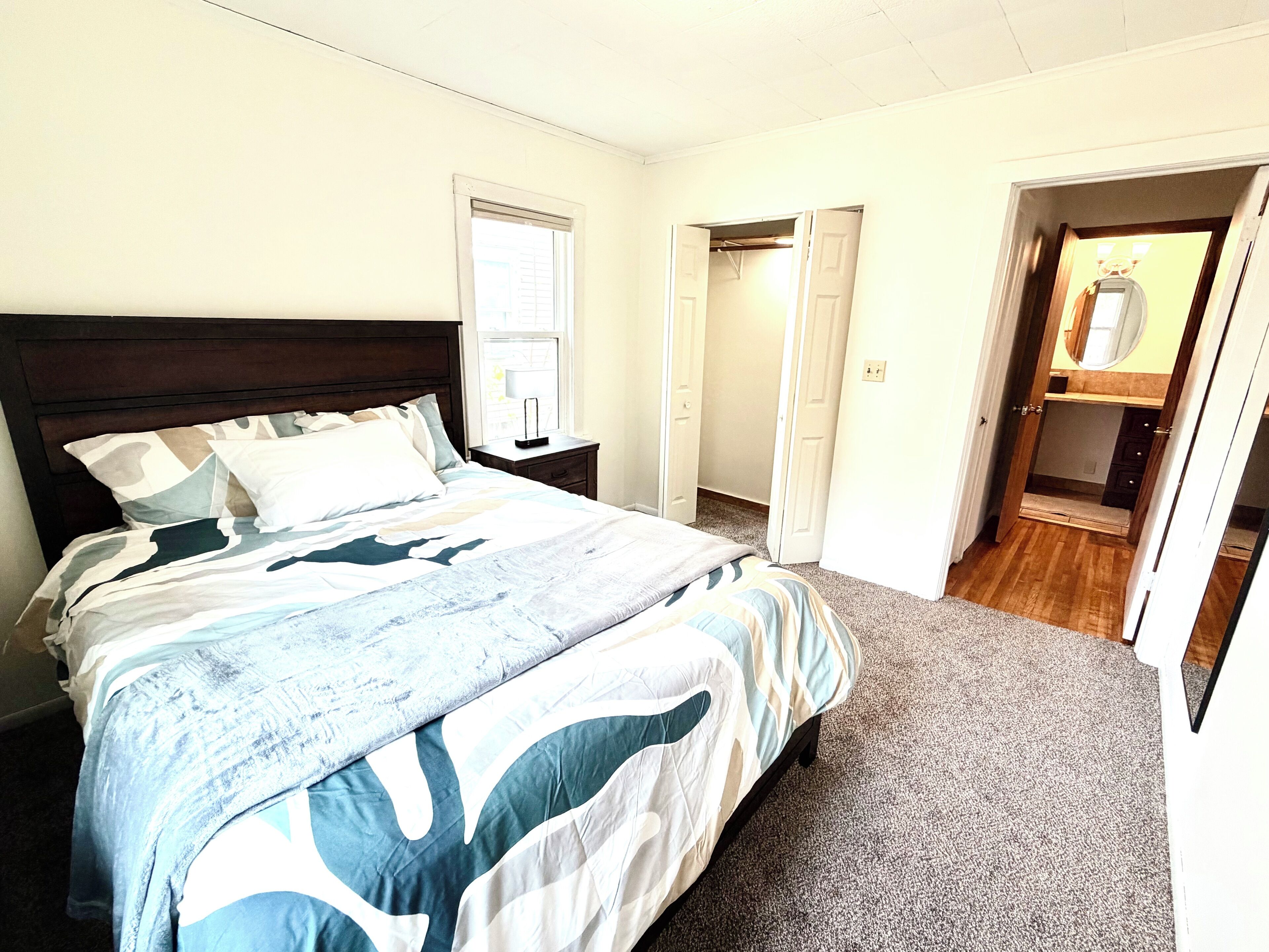 3 bedrooms, desk, iron/ironing board, free WiFi