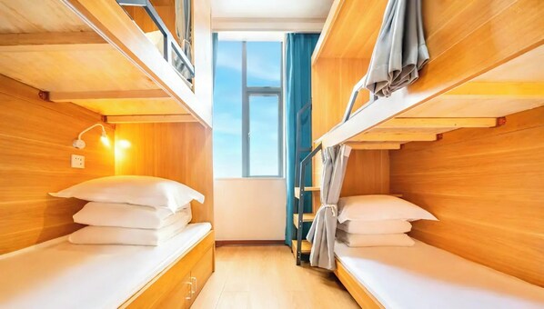 Basic Shared Dormitory - home hostel (Taupaki)