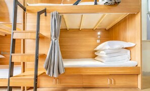 Basic Shared Dormitory - home hostel (Taupaki)