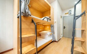 Basic Shared Dormitory - home hostel (Taupaki)