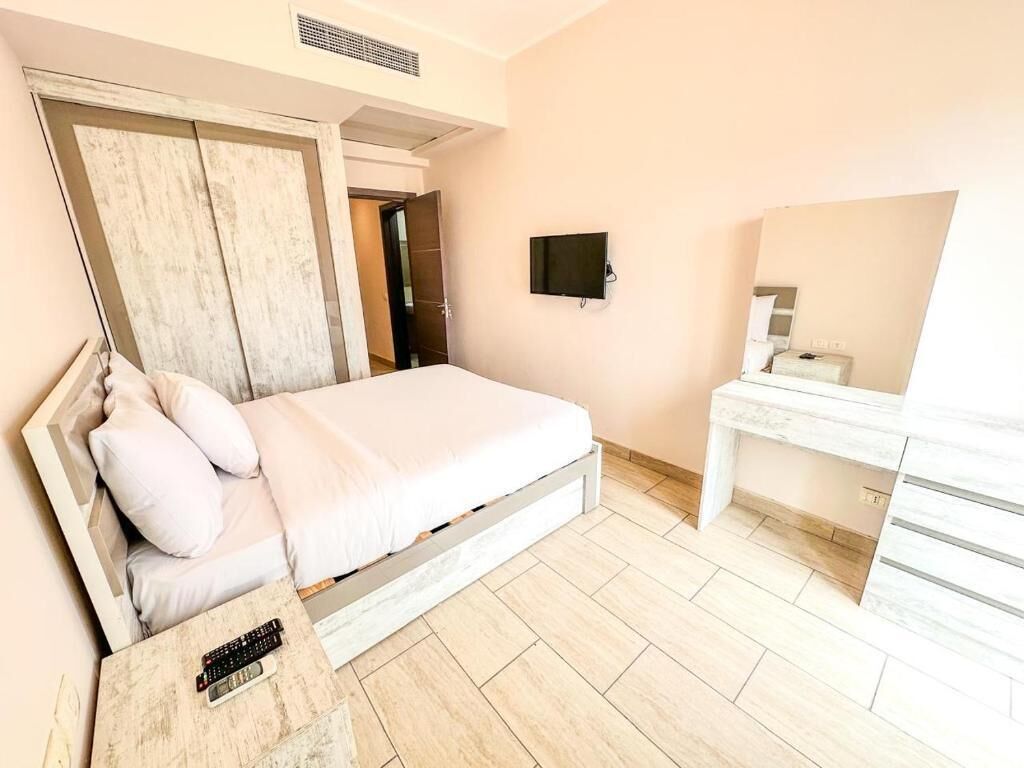 Deluxe appartement, balkon, uitzicht op stad | Geluiddichte muren, een strijkplank/strijkijzer