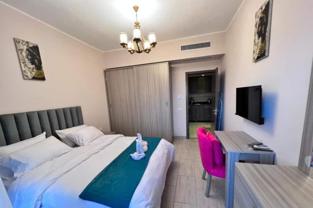 Geluiddichte muren, een strijkplank/strijkijzer