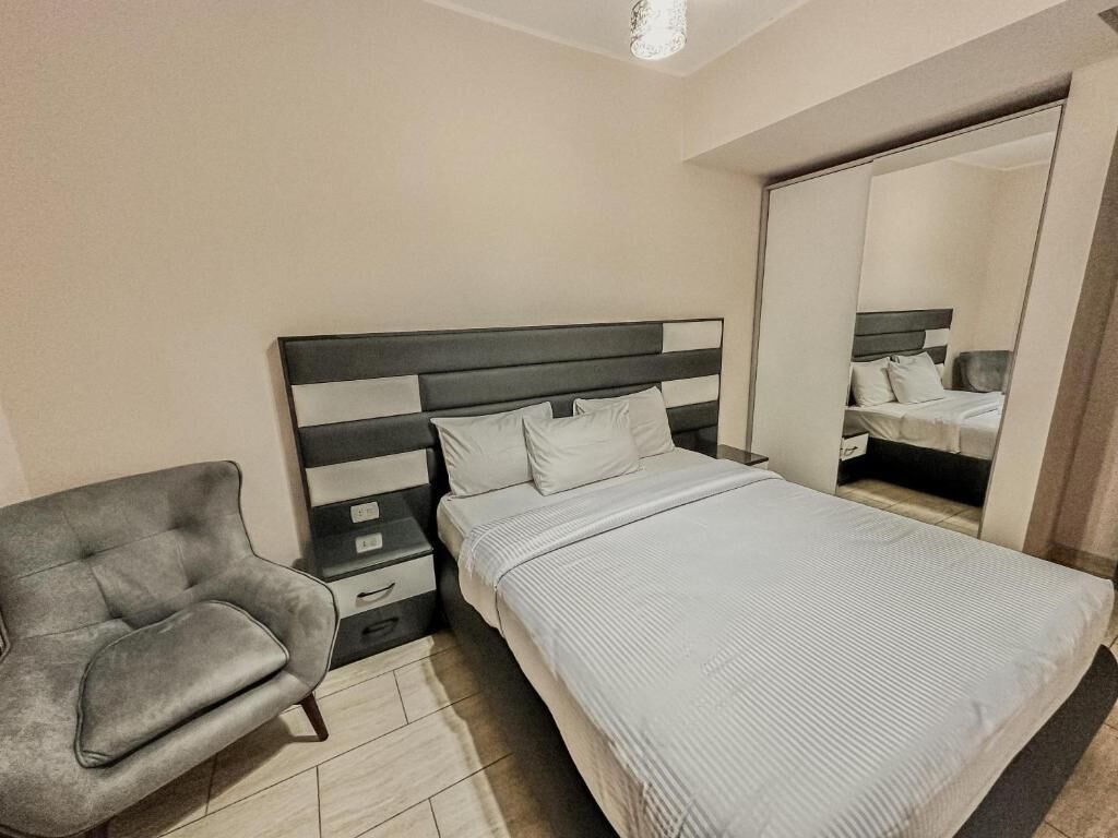 Appartement, balkon, uitzicht op stad | Geluiddichte muren, een strijkplank/strijkijzer