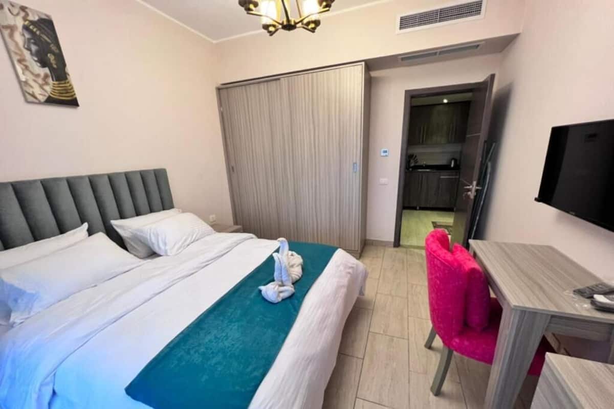 Geluiddichte muren, een strijkplank/strijkijzer