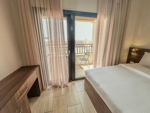 Familienstudio, Balkon, Stadtblick | Eigene Küche