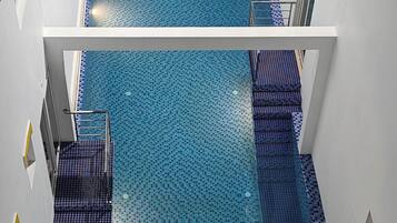 Indendørs pool