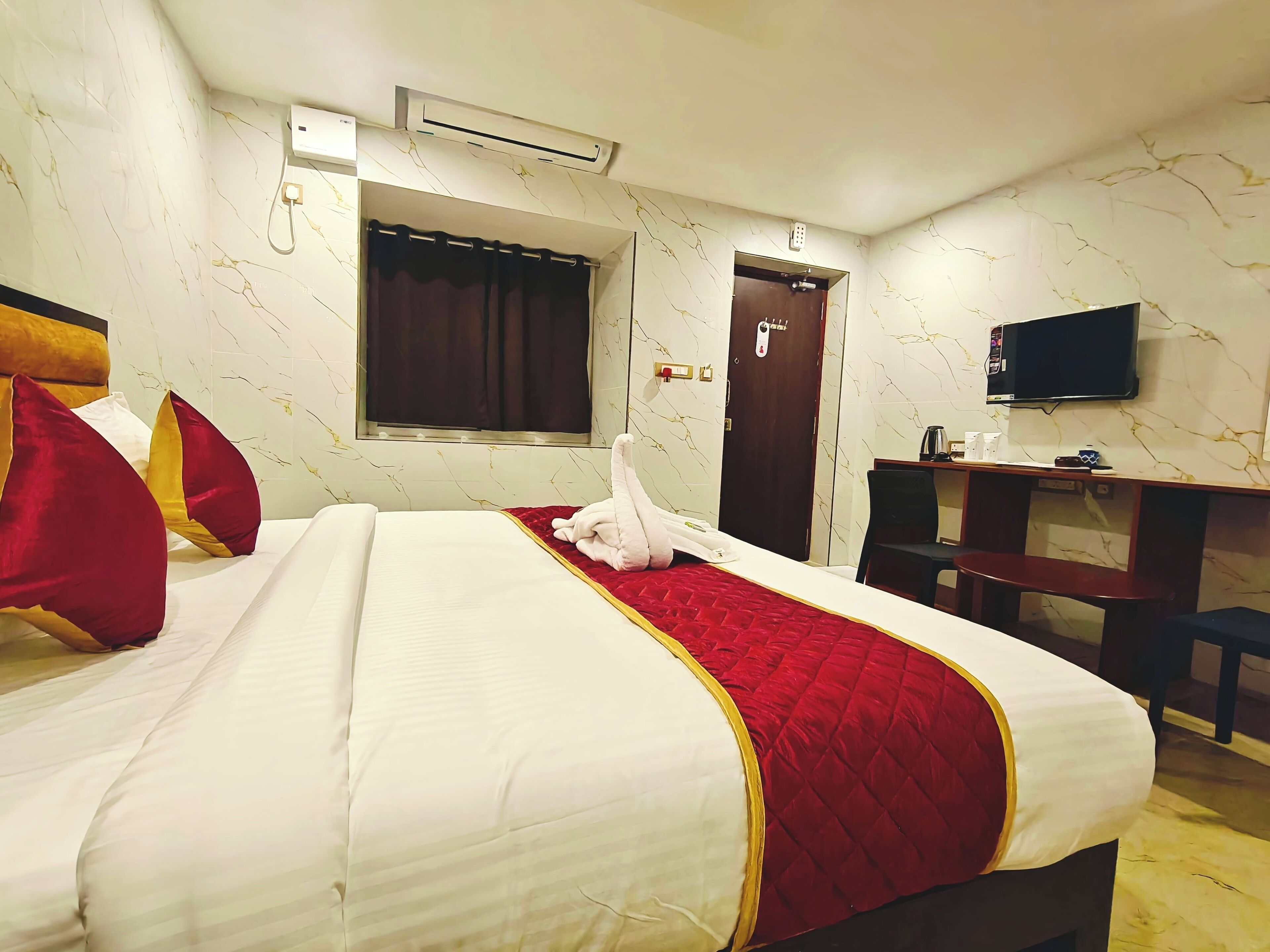 Escritorio, espacio para trabajar con un portátil, wifi gratis