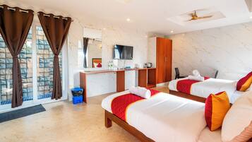 Grand-Studiosuite, Poolblick
