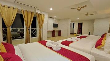 Escritorio, espacio para trabajar con laptop y wifi gratis