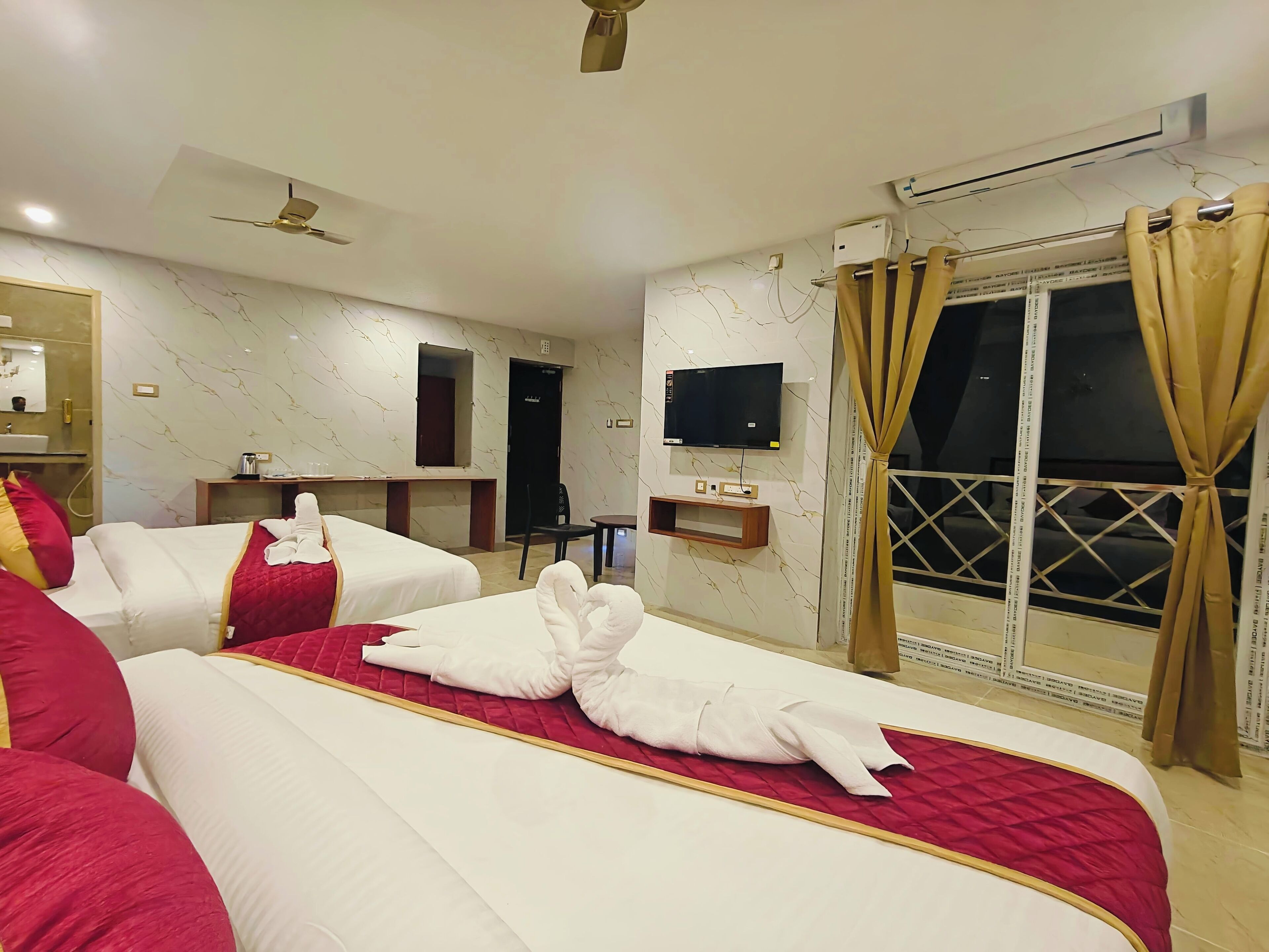 Estudio, vistas al jardín | Escritorio, espacio para trabajar con un portátil, wifi gratis