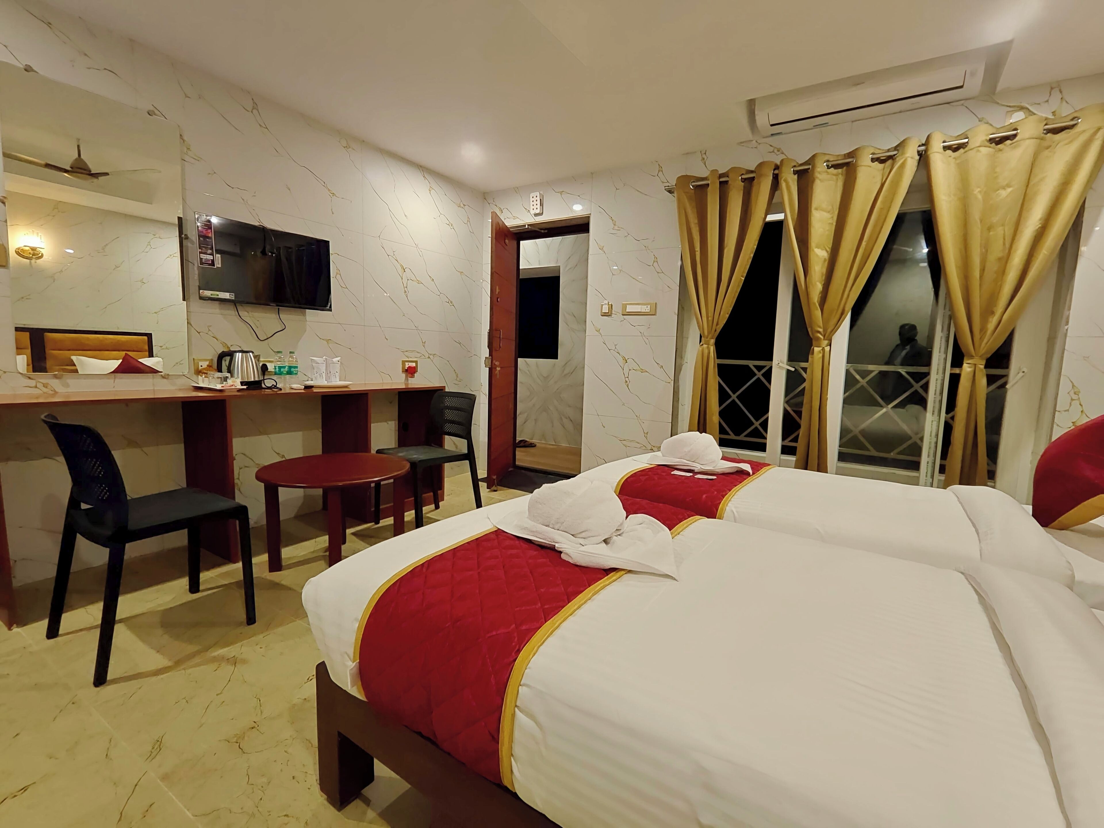 Habitación Confort con 2 camas individuales | Escritorio, espacio para trabajar con un portátil, wifi gratis