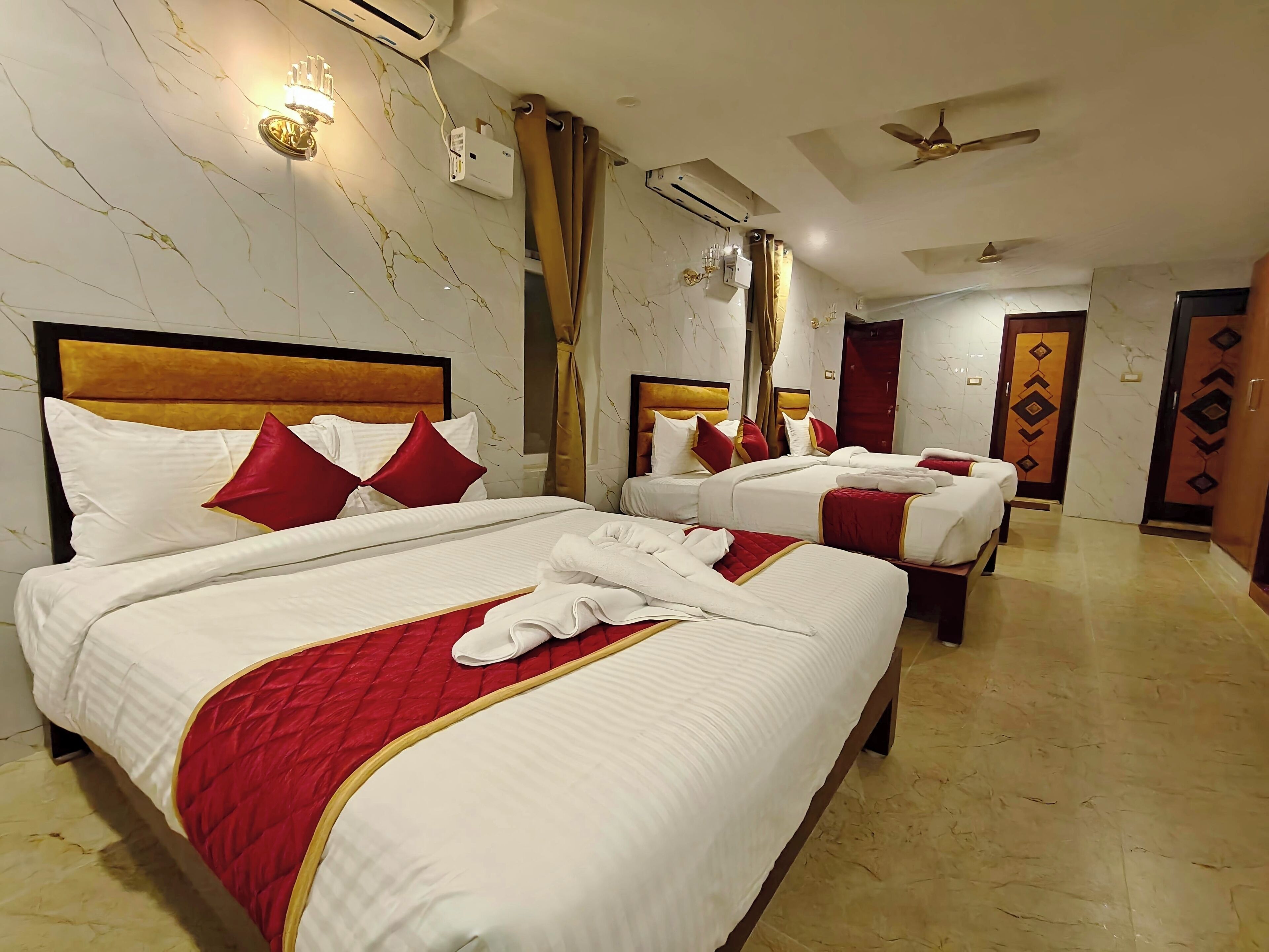 Camera Elite | Una scrivania, postazione laptop, Wi-Fi gratuito