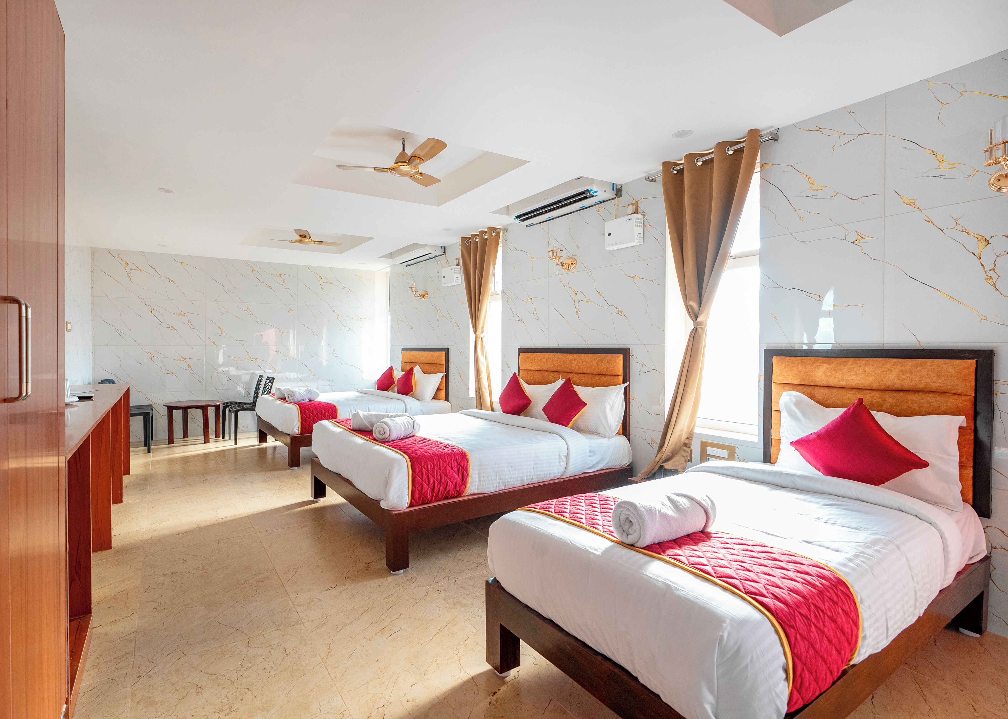 Elite kamer | Een bureau, een laptopwerkplek, gratis wifi