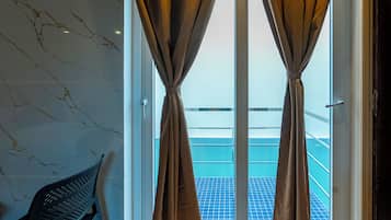 Twin Room, 2 Twin Beds | Desk, laptop workspace, free WiFi