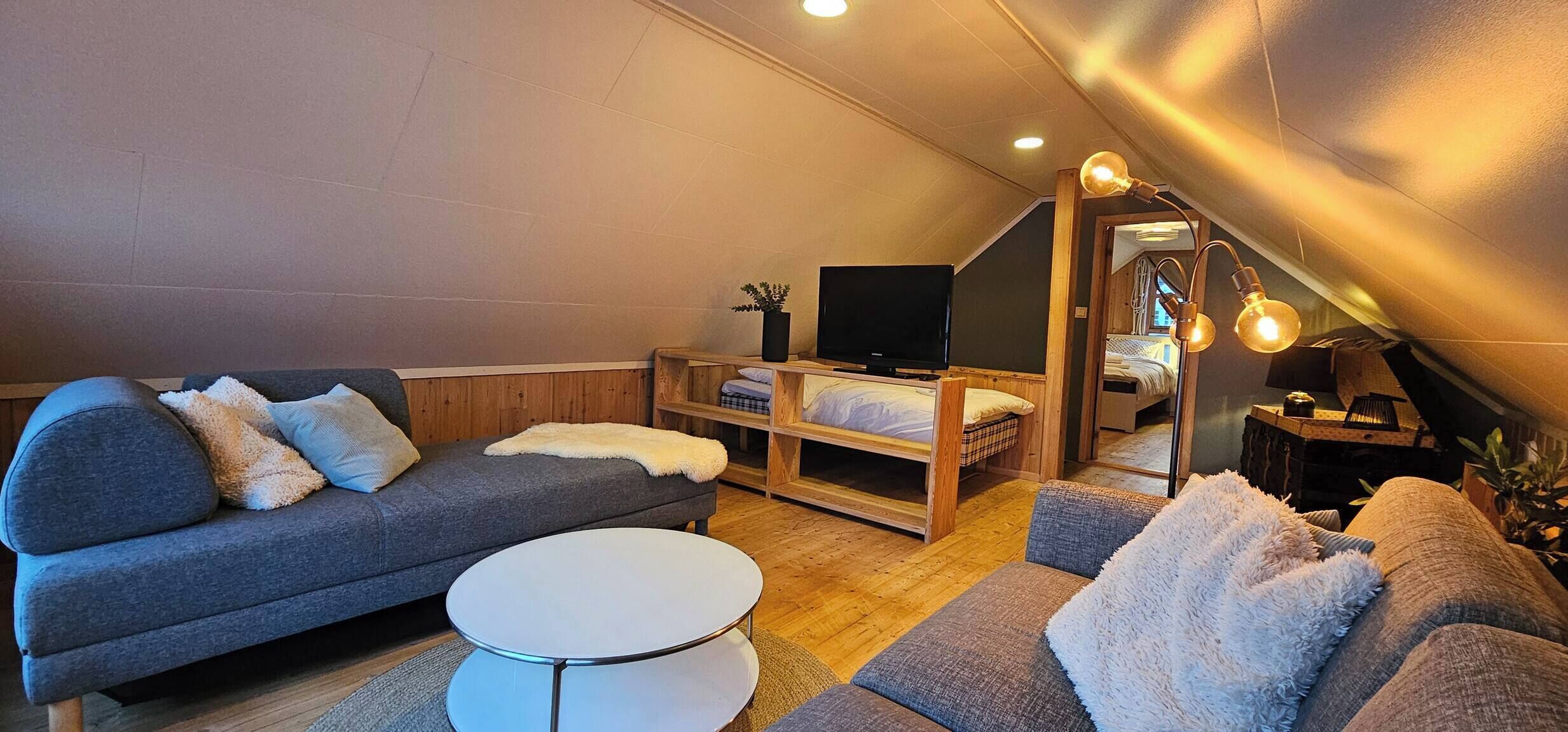 House, 3 Bedrooms, Balcony, Mountain View | Living room