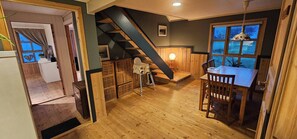 Maison, 3 chambres, balcon, vue montagne | Salle à manger