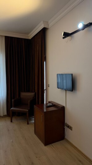 Habitación doble Confort de uso individual, balcón, vista al mar | Interior