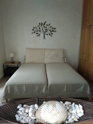 WiFi, bed sheets - Sea side aptms at Leros quite island place (Leros)