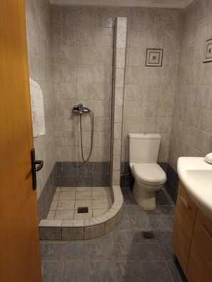 Hair dryer, towels, soap, toilet paper - Sea side aptms at Leros quite island place (Leros)