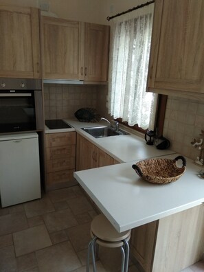 Private kitchen - Sea side aptms at Leros quite island place (Leros)