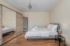 2 chambres, fer et planche à repasser, Wi-Fi, draps fournis