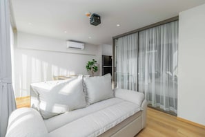 Apartamento, balcón | Zona de estar
