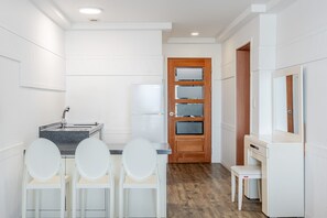 Basic Room, 1 Bedroom (201(Ocean View)) | 1 bedroom, free WiFi - Uljin Sea and Moment Pension (Uljin)