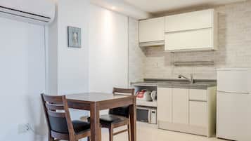 Basic Room, 1 Bedroom (101(Ocean View/Whirlpool Tub)) | 1 bedroom, free WiFi