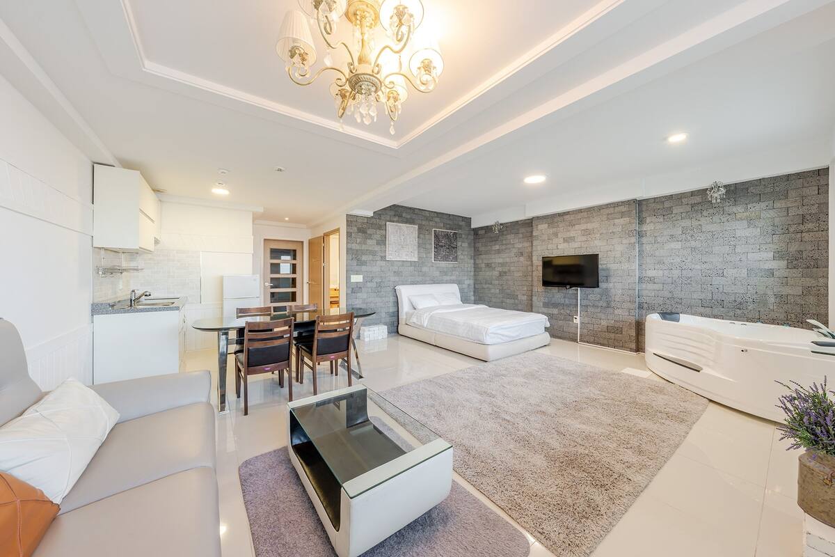 Eenvoudige kamer, 2 slaapkamers (102(Ocean View/Whirlpool Tub)) | 1 slaapkamer, gratis wifi