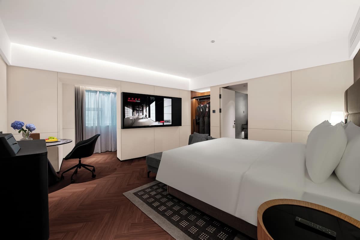 Basic Double Room | Down duvets, free minibar, desk, laptop workspace