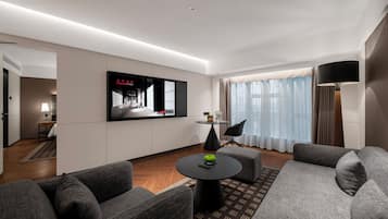 Televisión LCD de 65 cm con canales por satélite