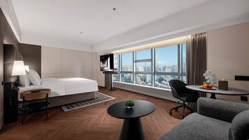 Down duvets, free minibar, desk, laptop workspace