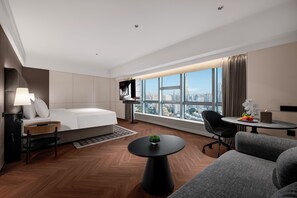 Desk, laptop workspace, blackout drapes, soundproofing - IntercityHotel Shenzhen Huaqiang North (Shenzhen)