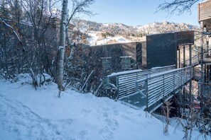 Property grounds - New Ski-in/out Renovated 3BR with Views! (Aspen)