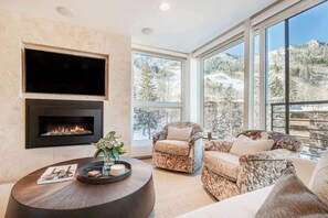 Interior - New Ski-in/out Renovated 3BR with Views! (Aspen)