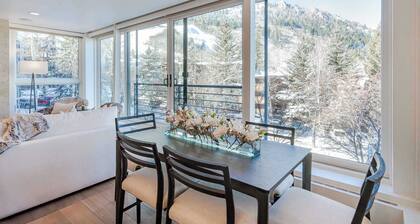 New Ski-in/out Renovated 3BR with Views!
