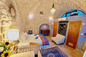 Studio, Kitchenette, Garden View | Iron/ironing board, free WiFi - Artist Quarter Guesthouse B&B (Safed)