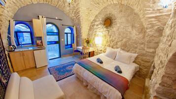 Estúdio, cozinha americana, vista para o jardim | Ferros/tábuas de passar roupa, Wi-Fi de cortesia