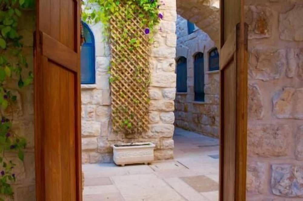 Artist Quarter Guesthouse B&B