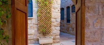 Artist Quarter Guesthouse B&B