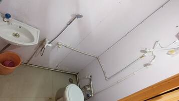 淋浴設備、提供毛巾、廁紙