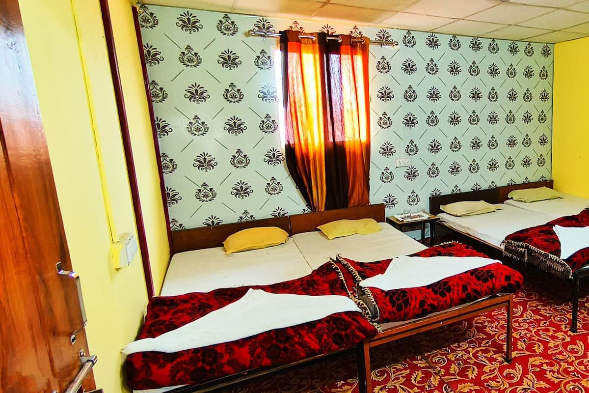 Deluxe Room, Mountain View | In-room safe, free WiFi